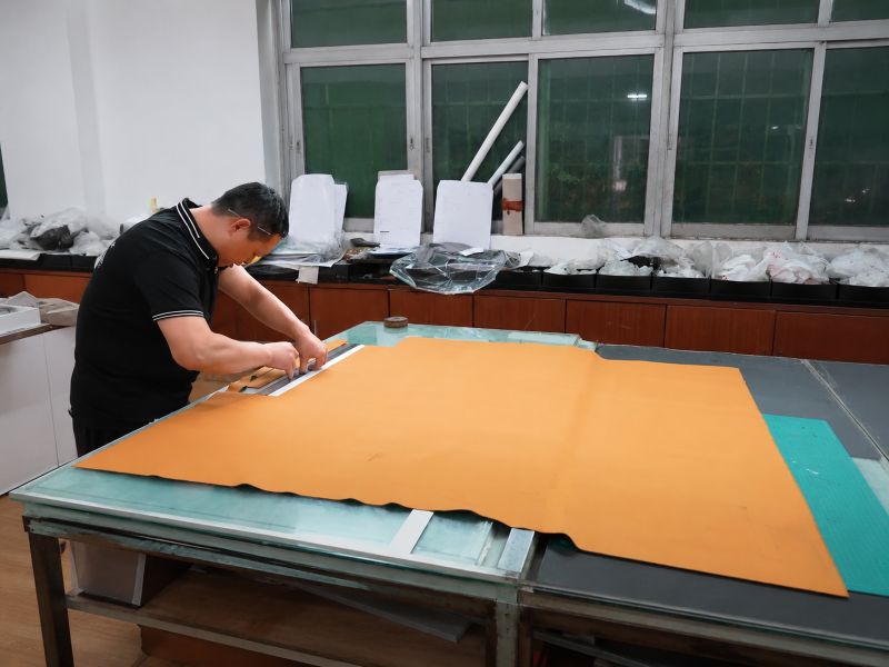 recycled-leather-cutting