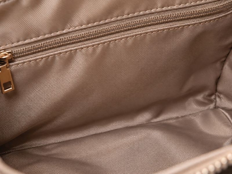taupe-bag-lining-with-zipper-pocket