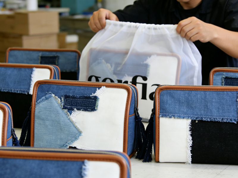 This-simple-scene-showing-the-packaging-of-patchwork-bags-helps-you-find-stylish-pieces,-set-your-business-apart,-sort-your-inventory,-and-carry-everyday-things—depending-on-your-needs,-you-can-email-us-to-request-more-details