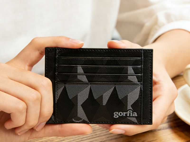 Patterned-card-holder